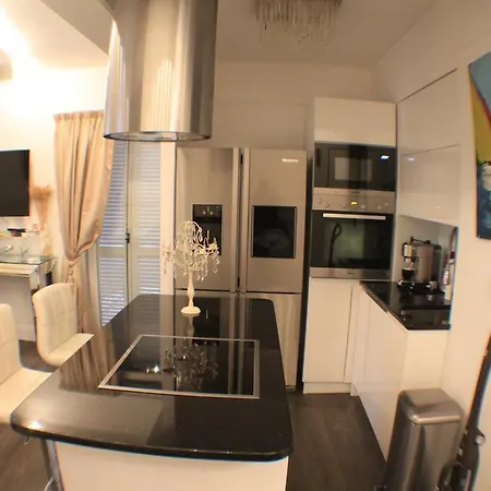 Amorino Apartman *